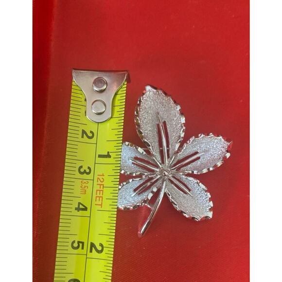 Vintage Sarah Coventry Silver Tone Leaf Brooch Signed - Picture 3 of 5